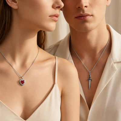 Collar de Pareja Corazón con Espada Daga - 2 Collares + Caja de Regalo